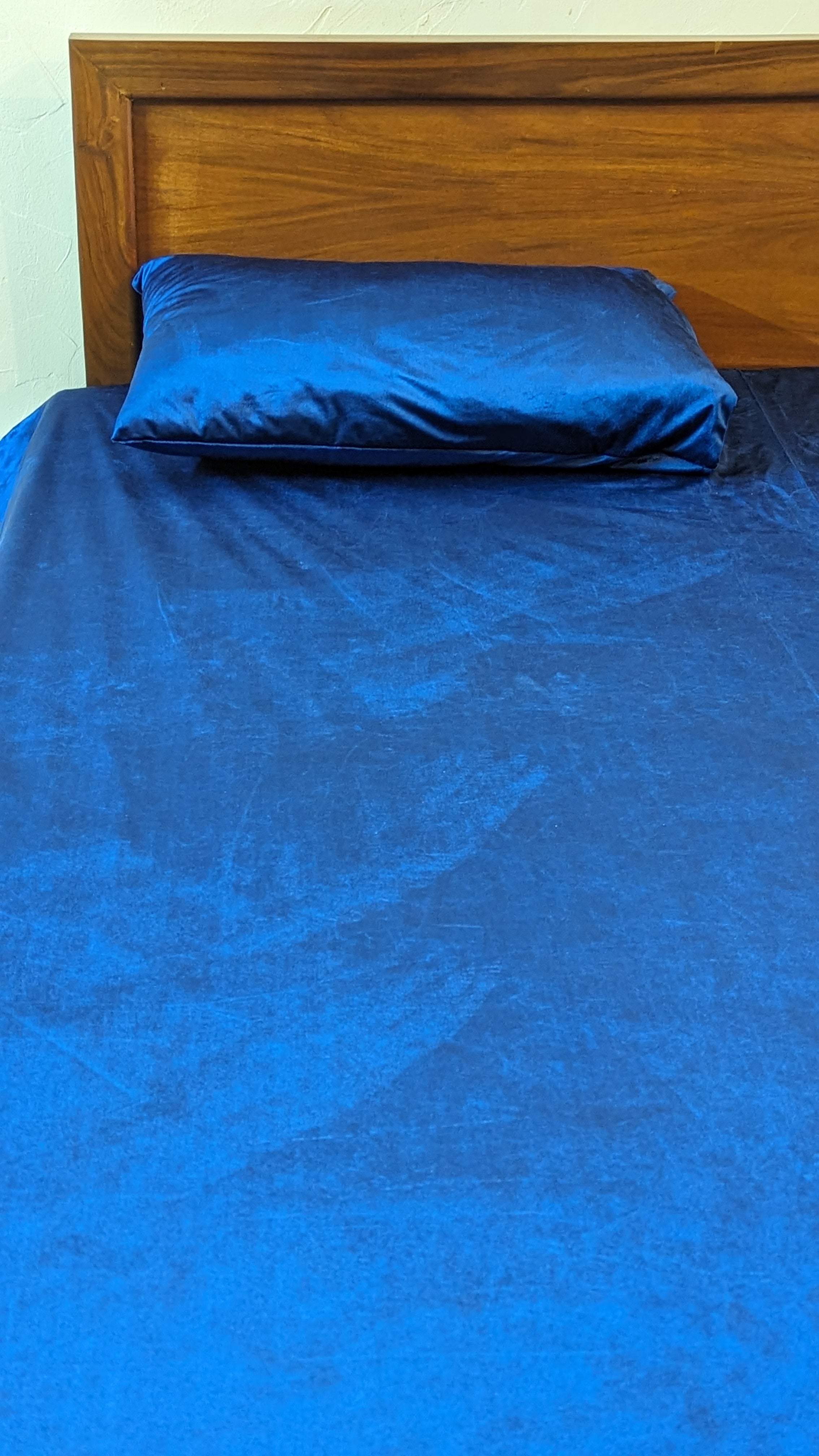 Velvet Fitted Bedsheets- Blue Glossy