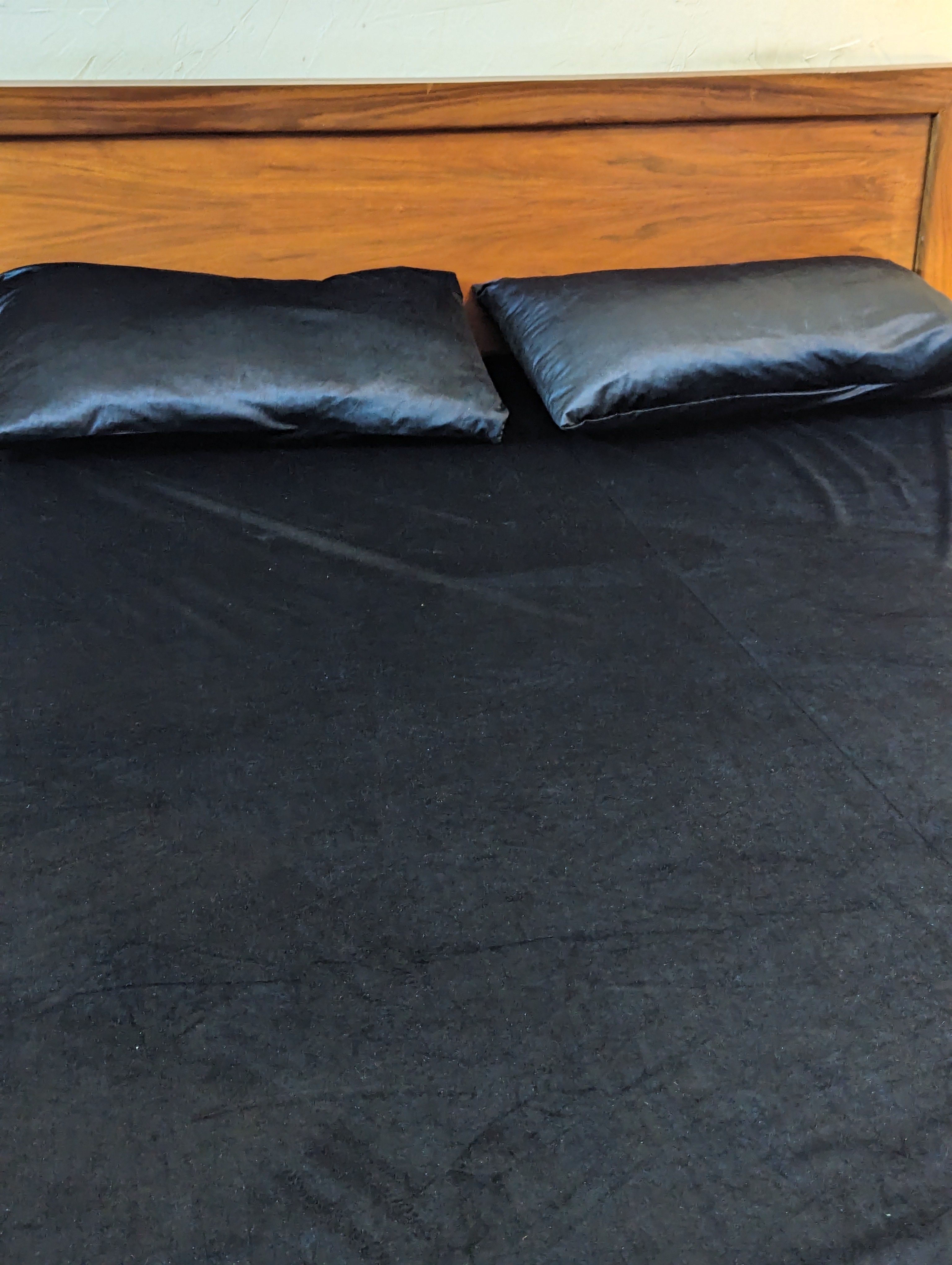 Velvet Fitted Bedsheets-Black