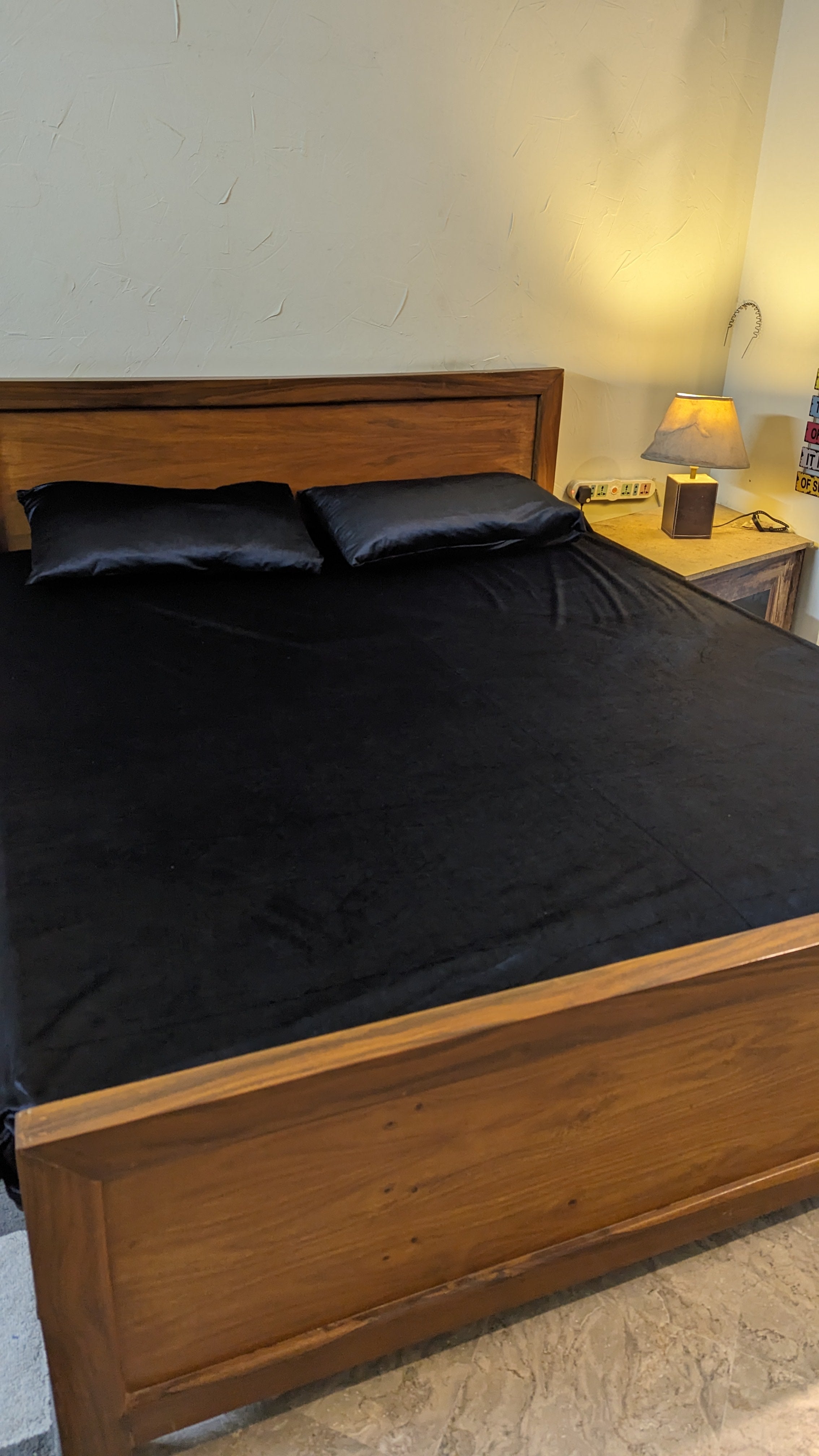 Velvet Fitted Bedsheets-Black